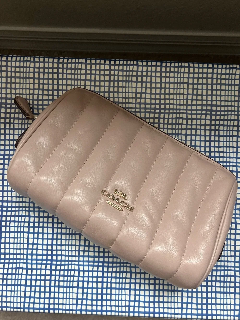Coach Cosmetic Case 17 Puffy Linear Quilting